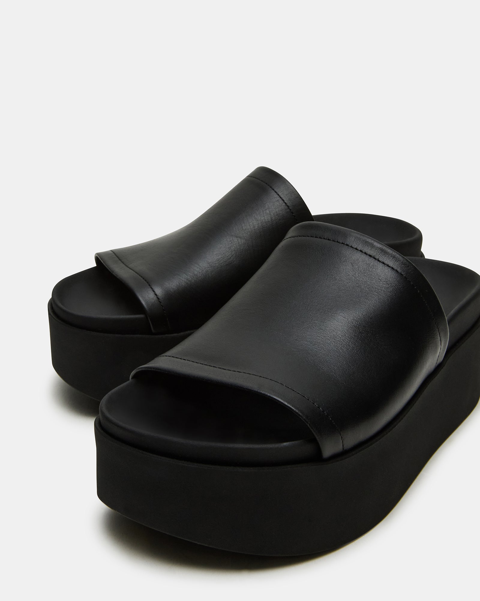 ARWEN BLACK LEATHER